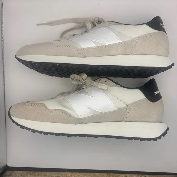 Men's New Balance Sneakers White Grey Size 9