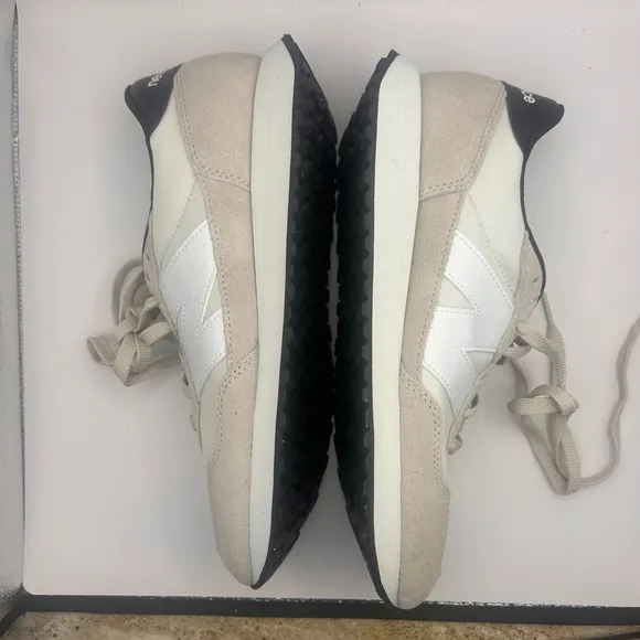 Men's New Balance Sneakers White Grey Size 9