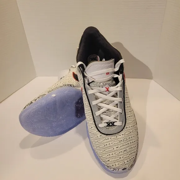 Men's Nike White Lebron XX 20 Low Top Baskrtball Shoes Men's Size 17