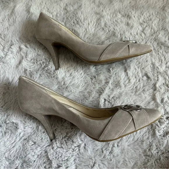 Michael Kors Suede Gray Kitten Heels Work Business Shoes Dress Size 7.5