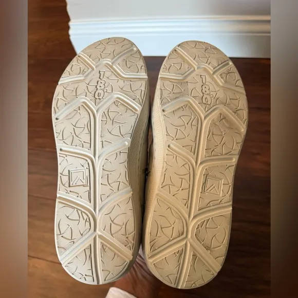 Movers by Sandro Moscoloni Women’s Off White Leather Shoes-NWOT Size 10d