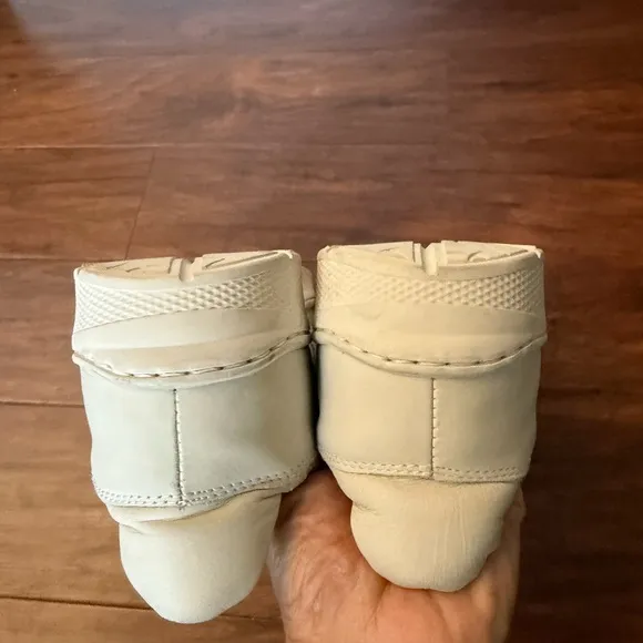 Movers by Sandro Moscoloni Women’s Off White Leather Shoes-NWOT Size 10d