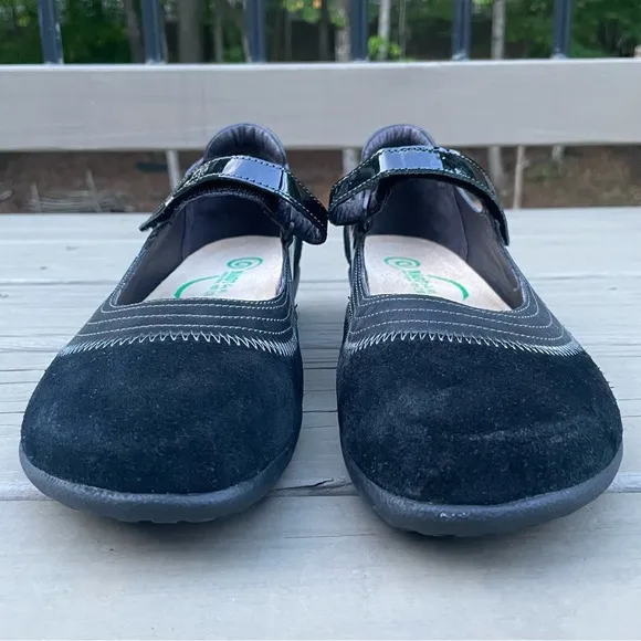 Naot Kirei black suede and patent leather Mary Jane walking shoes size 41