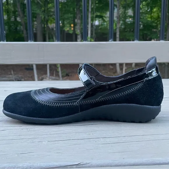 Naot Kirei black suede and patent leather Mary Jane walking shoes size 41