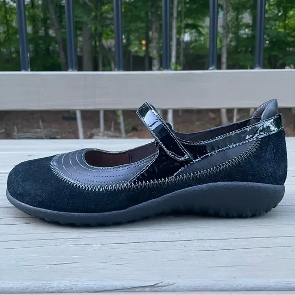Naot Kirei black suede and patent leather Mary Jane walking shoes size 41