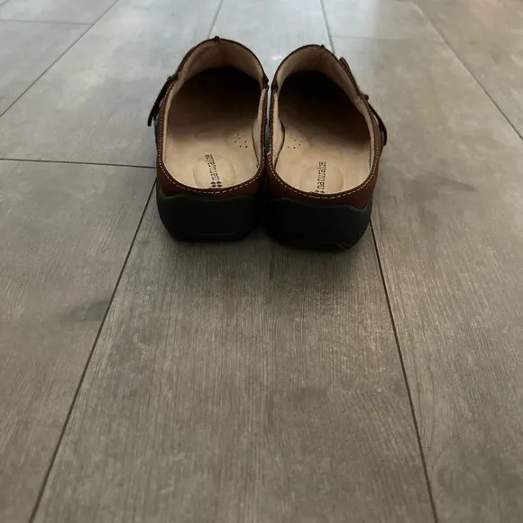 Naturalizer “Detail” Comfort Mules Suede Leather Slip On Mules 8.5 Wide Women’s