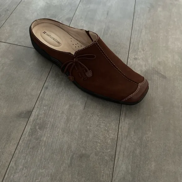 Naturalizer “Detail” Comfort Mules Suede Leather Slip On Mules 8.5 Wide Women’s
