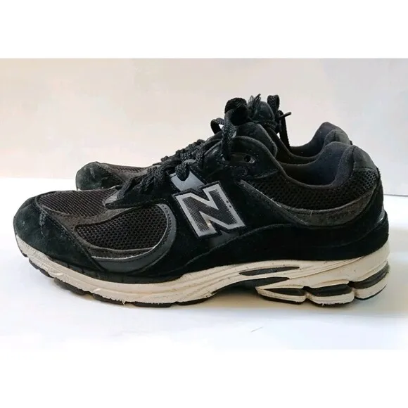 New Balance 2002R Sneaker Mens Size 8.5 Womens 10 Black Gunmetal Shoes Running