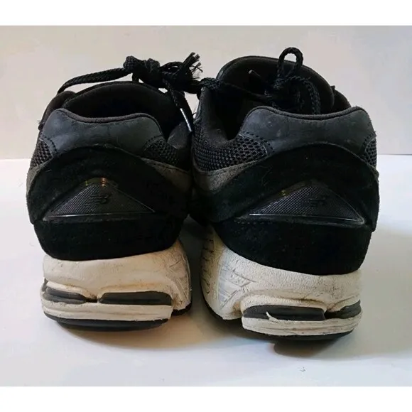 New Balance 2002R Sneaker Mens Size 8.5 Womens 10 Black Gunmetal Shoes Running