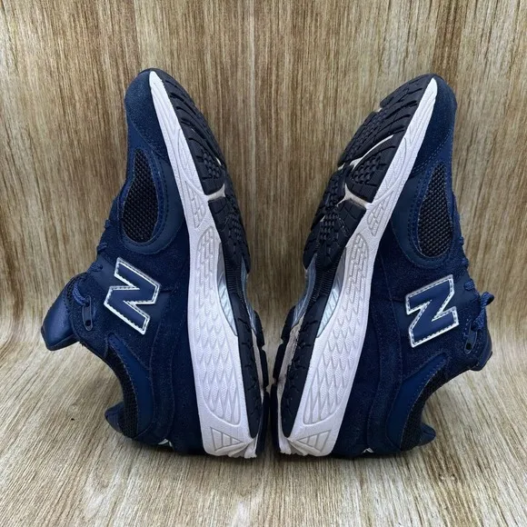 New Balance 2002R Women's Size 8.5 Mens Size 7 Navy Blue Sneakers Shoes GC2002NV