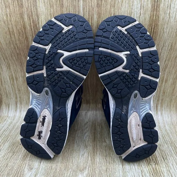 New Balance 2002R Women's Size 8.5 Mens Size 7 Navy Blue Sneakers Shoes GC2002NV