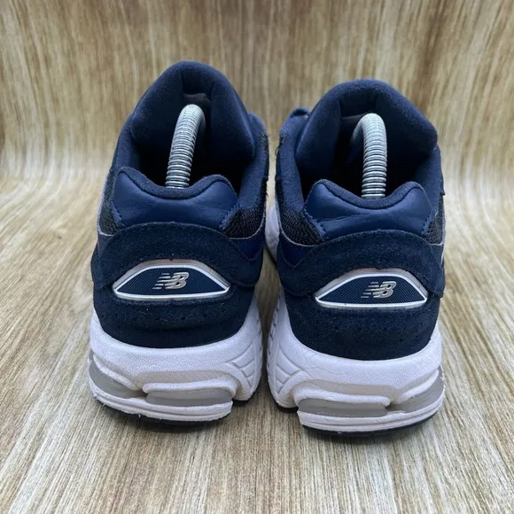 New Balance 2002R Women's Size 8.5 Mens Size 7 Navy Blue Sneakers Shoes GC2002NV