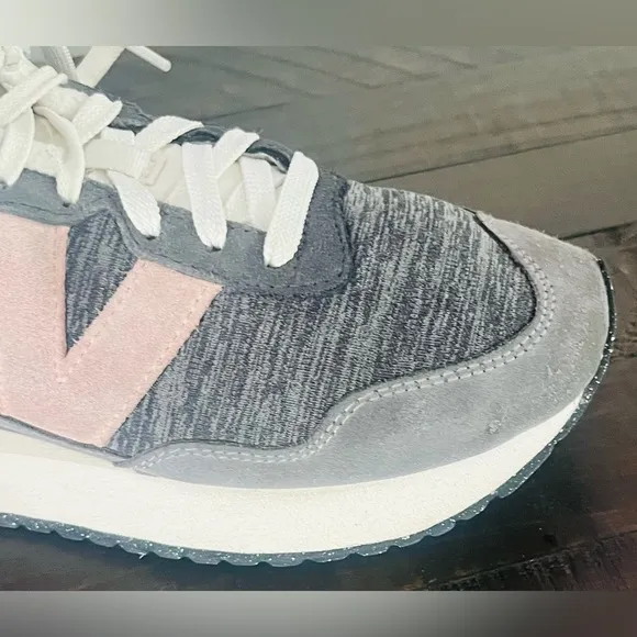 New Balance - 237 Gray and Pink Sneakers. Size 8.5