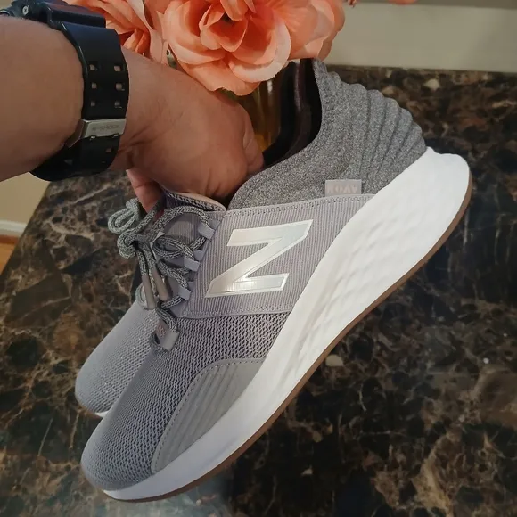 New Balance Fresh Foam Roav 4 Comfort/Athletic Lifestyle Shoes Size 9.5 for Wom