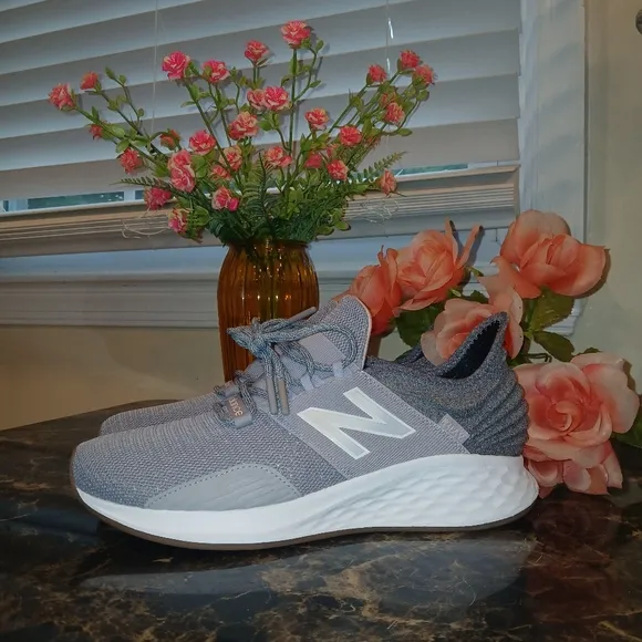 New Balance Fresh Foam Roav 4 Comfort/Athletic Lifestyle Shoes Size 9.5 for Wom