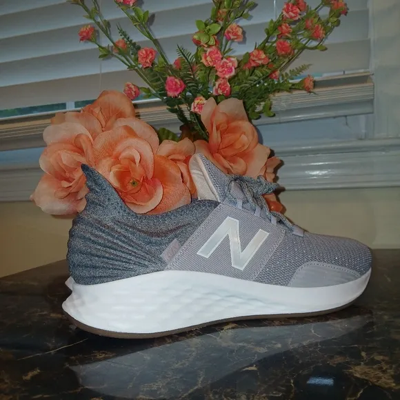 New Balance Fresh Foam Roav 4 Comfort/Athletic Lifestyle Shoes Size 9.5 for Wom
