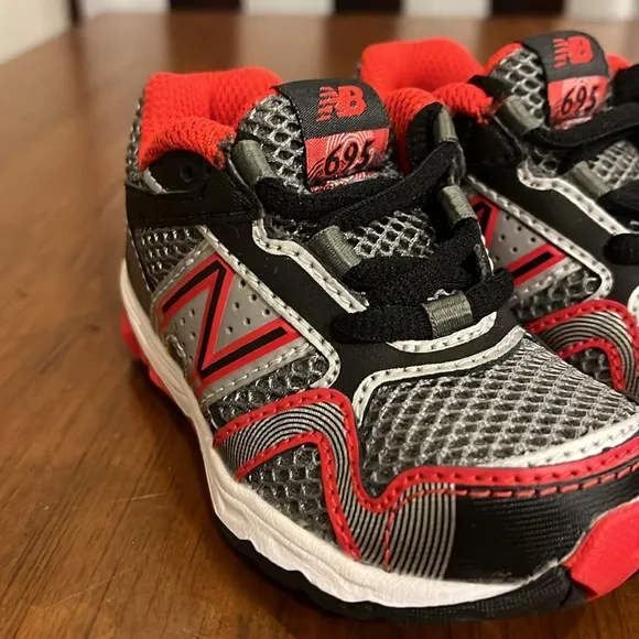 New Balance KJ695BRI 695 shoes sneakers new boys Toddlers Size 5
