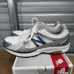 New Balance Sneakers Mens 9.5 D White Blue Walking MW847WN Athletic Shoes NEW
