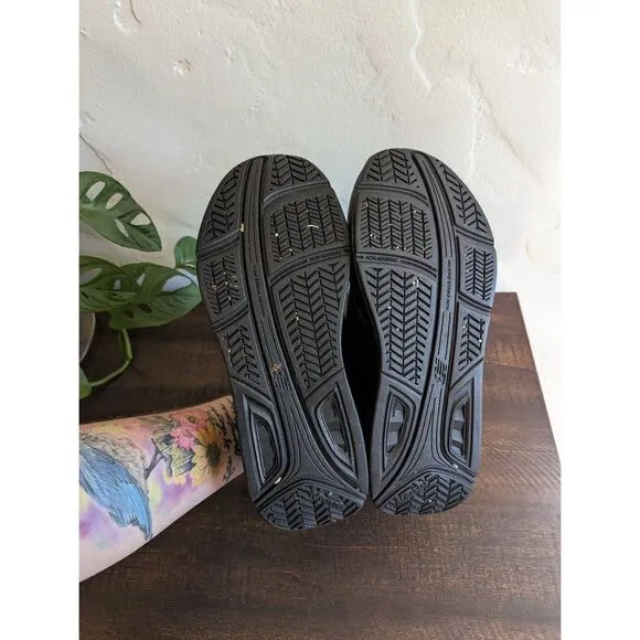 New Balance Women's 928v3 Black Leather Walking Shoes - Size 8