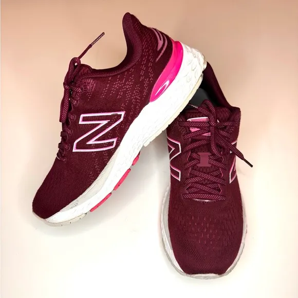 New Balance Women’s Fresh Foam 880v11  Running Shoes Size 11 Burgundy Pink