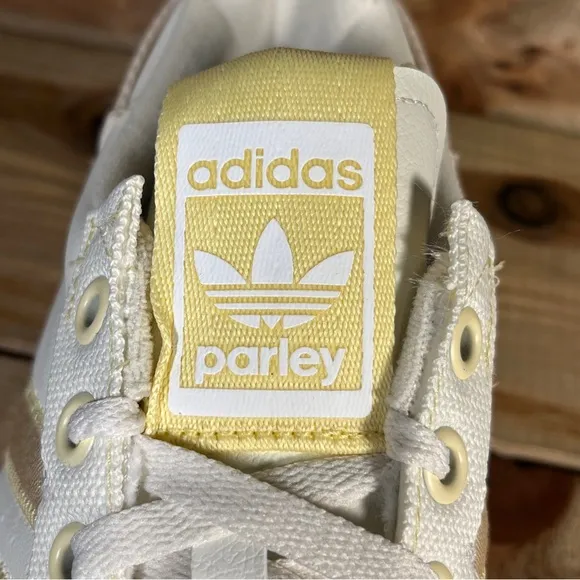 NEW Mens 10 / 11.5 Adidas Superstar x Parley “Off White” Low Top Sneakers GX6970