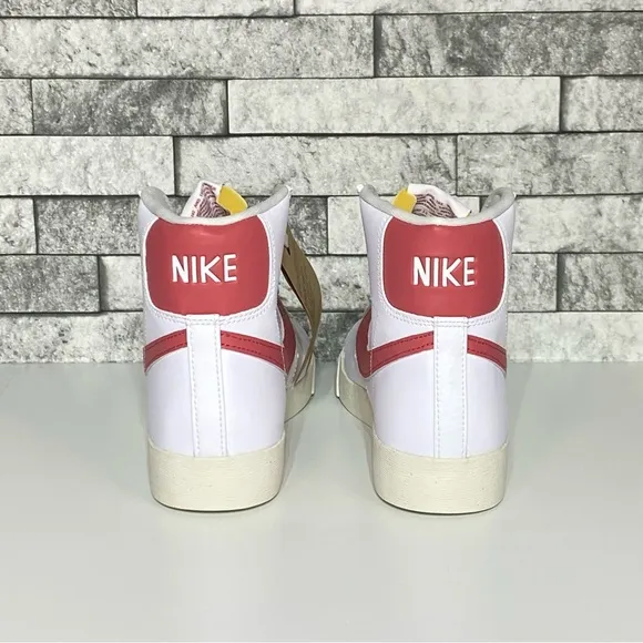 New Nike Womens 9.5 Blazer Mid ‘77 White Sneakers