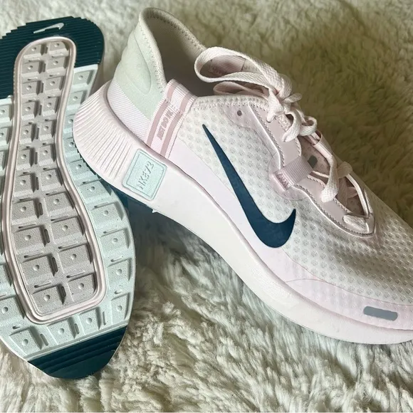 NEW! Nike Women’s Pink and Black Running Shoe