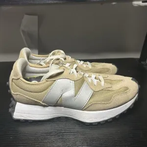 New Balance 327 Beige Tan Silver Shoes MS327ME1 Mens Size 8 Shoes Sneakers