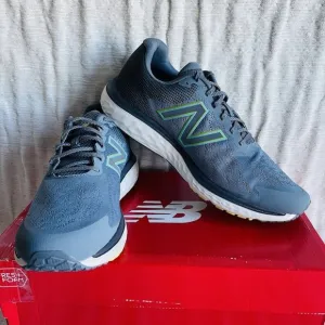 NIB New Balance Running Shoes M680LL7