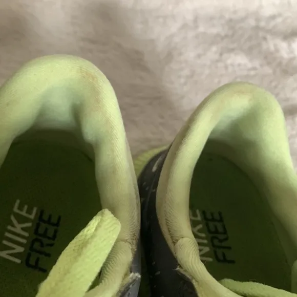 NIKE 511527-300 Women's Free 4.0 V2 Charcoal Electric Court Green Shoe Size 7