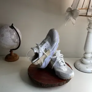 NIKE Air 10 Huarache Triple White &amp; Cream Unisex Running Shoes Sneakers