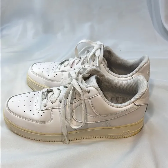 Nike Air Force-1 Womens size 8.5 Sneakers white leather low top, pre-owned, nice