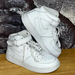 Nike Air Force One Youth Mid Top Triple white Shoes Size 1.5Y DH2934-111