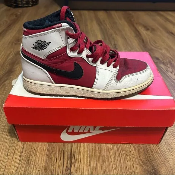 NIKE air Jordan 1 retro carmine mid top shoes sneakers size 4.5Y = 6 women’s