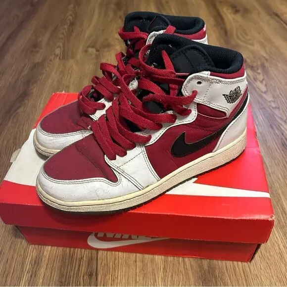NIKE air Jordan 1 retro carmine mid top shoes sneakers size 4.5Y = 6 women’s