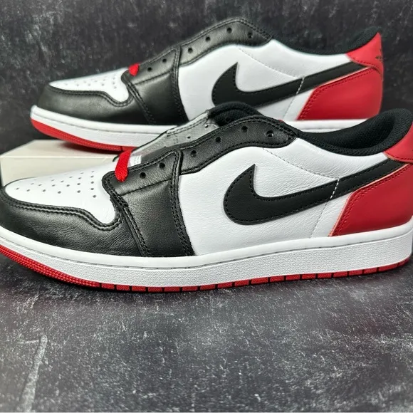 NIKE AIR JORDAN 1 RETRO LOW OG BLACK TOE MENS SHOES SIZE 10.5 LEATHER WHITE RED