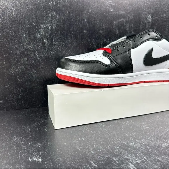 NIKE AIR JORDAN 1 RETRO LOW OG BLACK TOE MENS SHOES SIZE 10.5 LEATHER WHITE RED