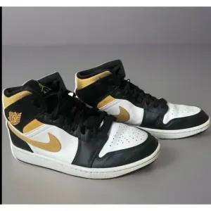 Nike Air Jordan 1 Mid Mens 9.5 White Pollen Black Shoes Sneakers 554724-177