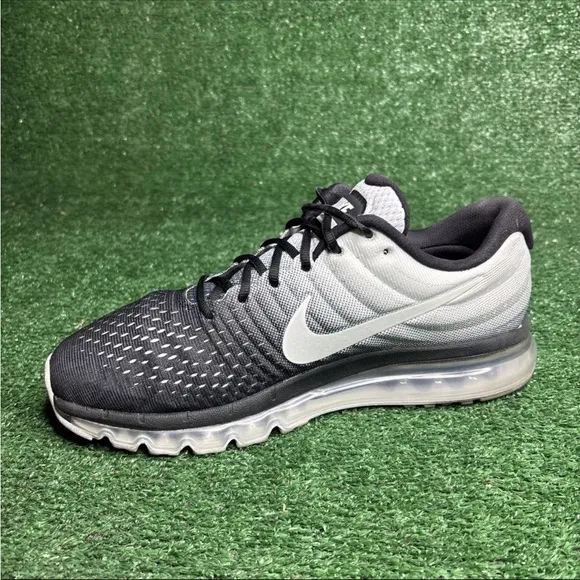 Nike Air Max 2017 Athletic Sneaker Running Shoes Black White Men's 12
