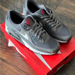 Nike Air Max 90 DR0145 003 Men's Size 9 Shoes Iron Grey White University Red