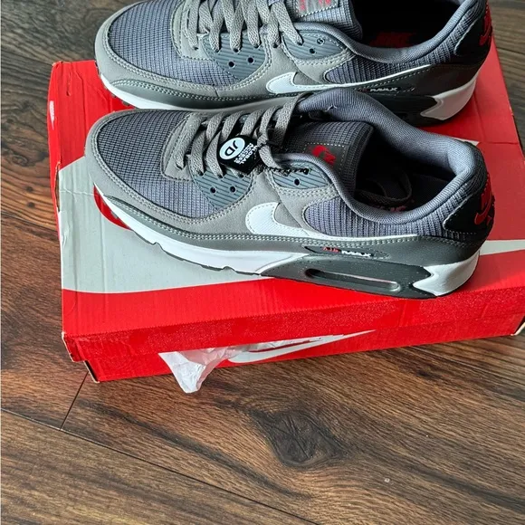 Nike Air Max 90 DR0145 003 Men's Size 9 Shoes Iron Grey White University Red