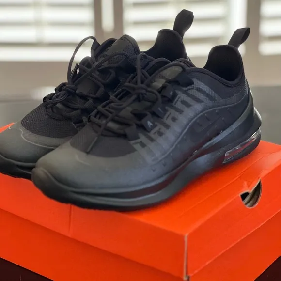 Nike Air Max AXIS  Youth Running Shoes Black! 5.5Y