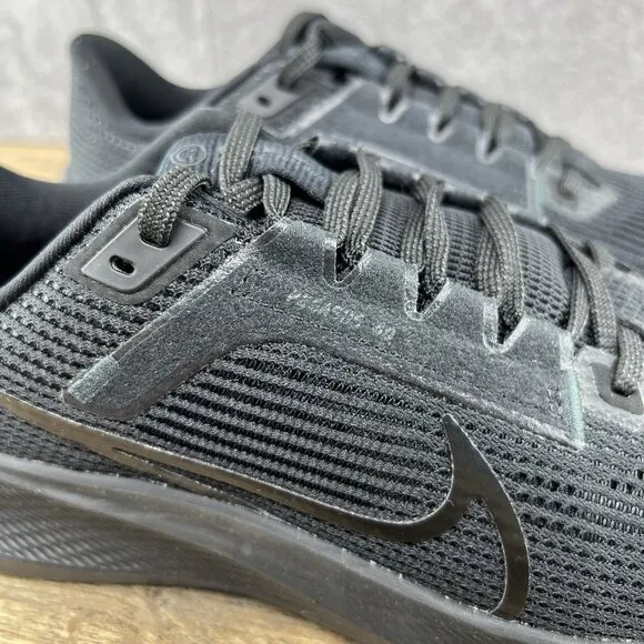 Nike Air Zoom Pegasus 40 Sz 7.5 Mens Sz 9 Womens Black Anthracite Running Shoes
