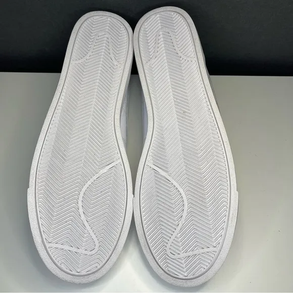 Nike Blazer Low LE Triple White Womens Size 10 Athletic Sneakers AV9370-111