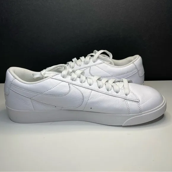 Nike Blazer Low LE Triple White Womens Size 10 Athletic Sneakers AV9370-111
