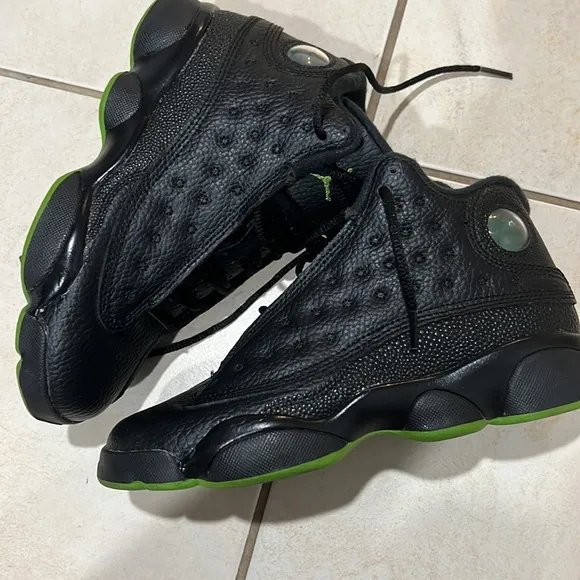 Nike Boys Air Jordan 13 414574-042 Black Basketball Sneakers Size 4Y LIKE NEW!