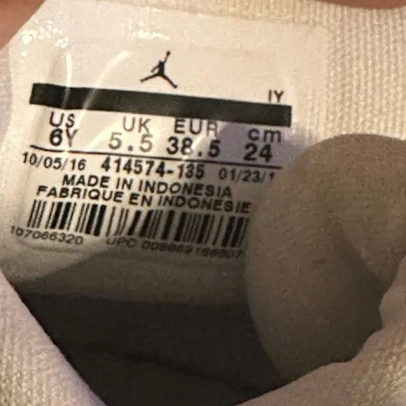Nike Boys Air Jordan 13 414574-135 White Basketball Shoes Sneakers Size 6Y