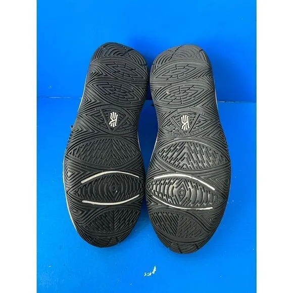 Nike Boys Kyrie 5 AQ2456-007 Black Basketball Shoes Sneakers Size 7Y