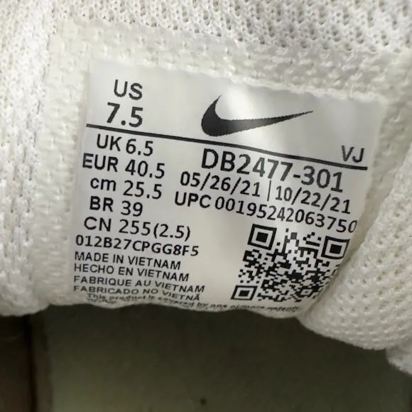 Nike Carter Impact brown running shoes