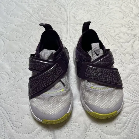 Nike Flex Advance Flyease Sneakers Size 6